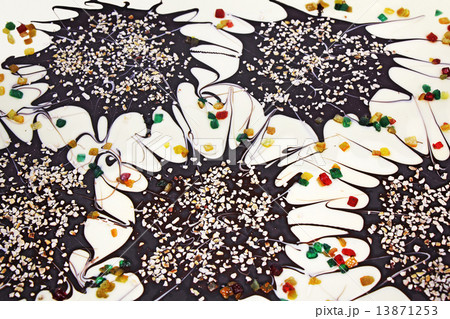 White and dark chocolate 13871253