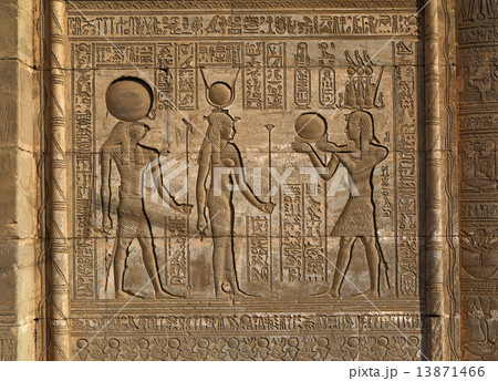 Hieroglyphic carvings in ancient egyptian temple 13871466