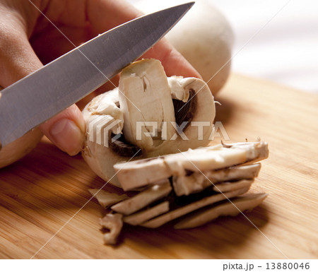 Mushrooms cutting Mushrooms cutting 13880046