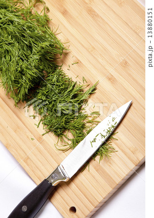 cut dill 13880151
