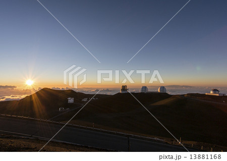 spectacular sunset from mauna kea - hawaii spectacular sunset from mauna kea - hawaii 13881168