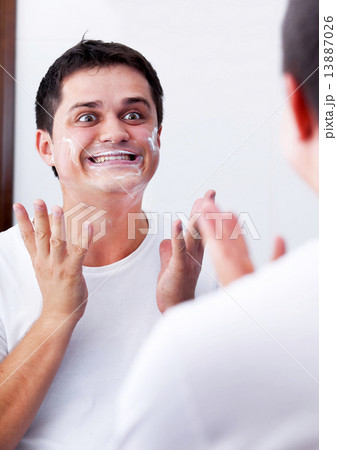 Surprised real men shaving. 13887026