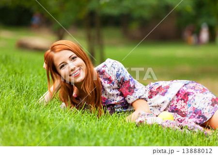 Girl with apple at outdoor 13888012