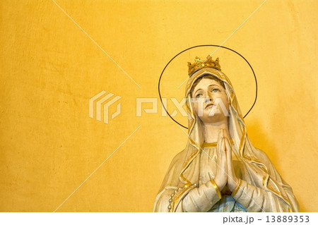 Madona sculpture Madona sculpture 13889353
