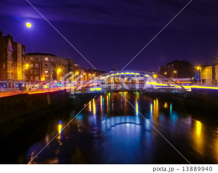 Bridge in Dublin at night Bridge in Dublin at night 13889940