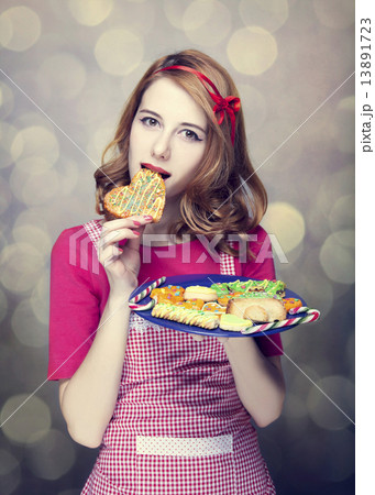 Redhead women with cookies 13891723