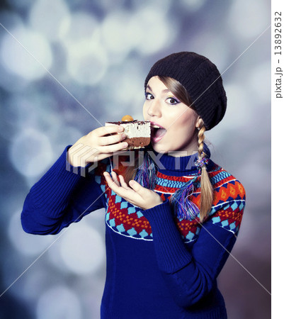 Lovely girl in sweater with cake. 13892632