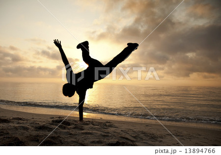 Cartwheel on the sunset Cartwheel on the sunset 13894766