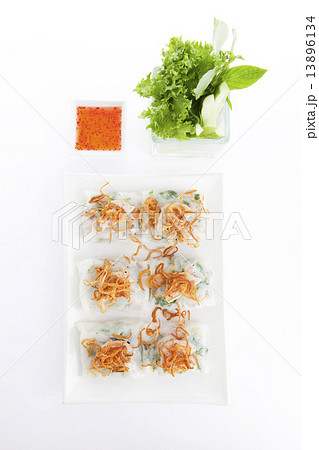 Vietnamese steamed rice-skin dumplings 13896134