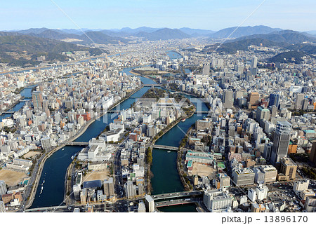 広島平和記念公園周辺を空撮 広島平和記念公園周辺を空撮 13896170