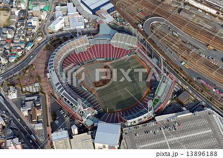マツダスタジアムを空撮 13896188