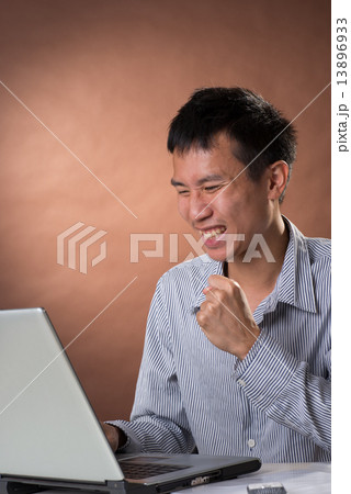 Exciting business man 13896933