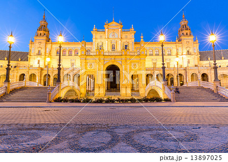 Facade of espana Plaza Seville 13897025