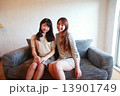 女性２人 13901749