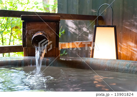 露天風呂の湯口 露天風呂の湯口 13901824