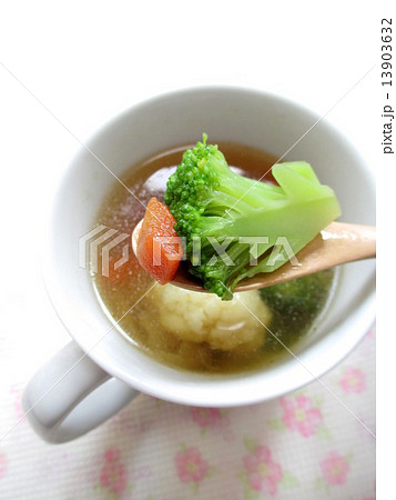 ブロッコリーとカリフラワーのコンソメスープ 13903632