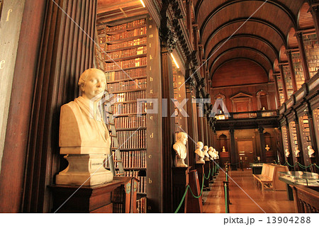 ケルズの書 トリニティ大学の図書館 アイルランドの写真素材