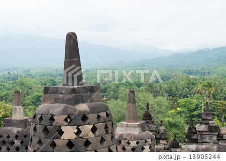 ボロブドゥール遺跡の仏塔 ボロブドゥール遺跡の仏塔 13905244