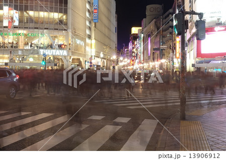 渋谷スクランブル交差点 13906912