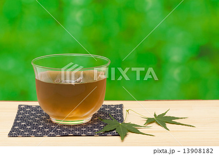 冷たい麦茶 13908182