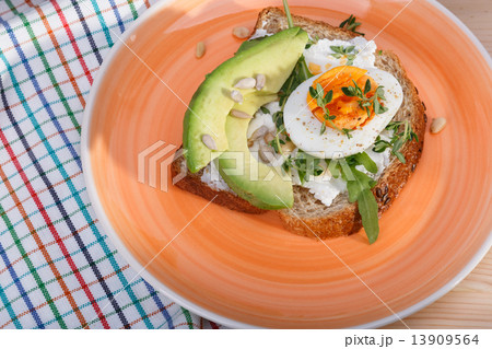 sandwiches with eggs 13909564