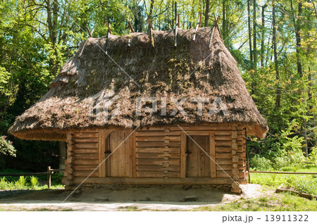There is an old wooden house in-field 13911322