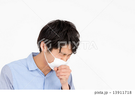 風邪をひいた大学生 13911718