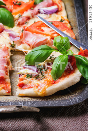 Homemade pizza 13912450