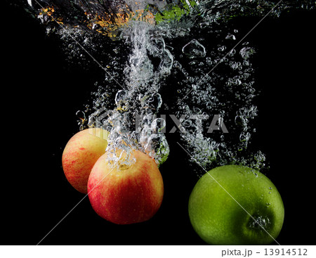 Apples in water Apples in water 13914512
