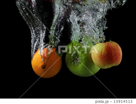 Washing fruits 13914513