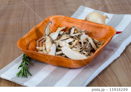 Dry shiitake Dry shiitake 13916289
