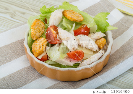 Caesar salad with chicken 13916400
