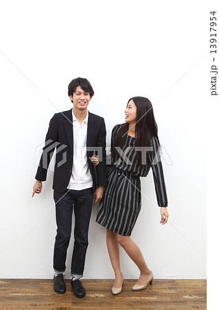 若いカップル 13917954