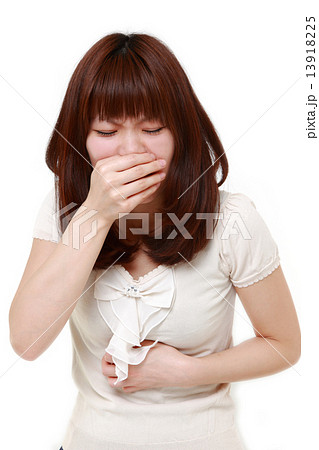 吐き気を催す女性 吐き気を催す女性 13918225