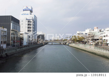 徳島市の中心を流れる新町川 13918911