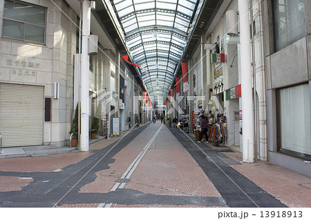 徳島市内の商店街 13918913