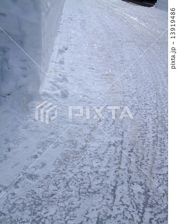 雪壁、スリップを伴う、つるつるアイスバーン、算盤道路 13919486