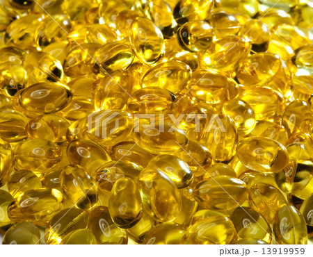 Yellow liquid  capsules 13919959