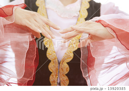 Oriental national costume 13920385