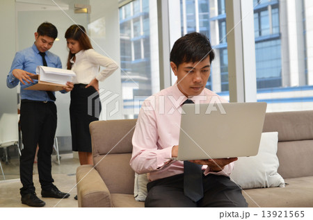 Asian Business Team 13921565