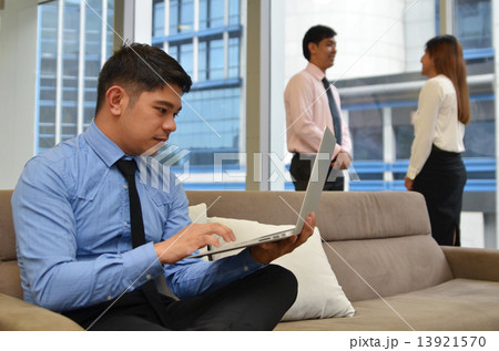 Asian Business Team 13921570