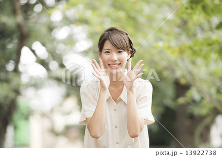 公園 女性 公園 女性 13922738