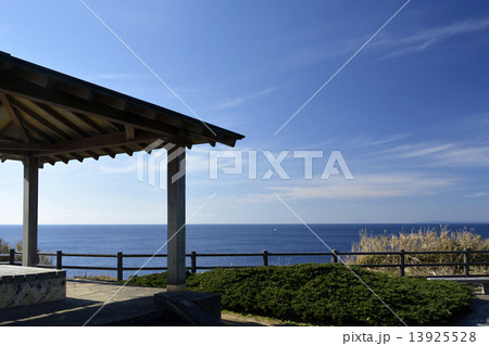 東屋と海 13925528