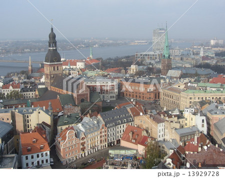 リーガ旧市街　聖ペテロ教会より 13929728