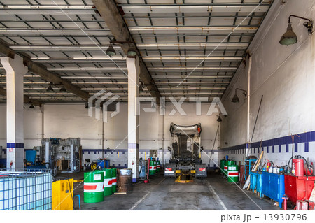 Truck or lorry repair shop service Truck or lorry repair shop service 13930796