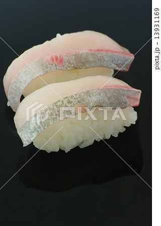 ハマチの握り寿司 13931169