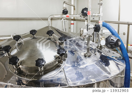 Head of water boiler or tank Head of water boiler or tank 13932903