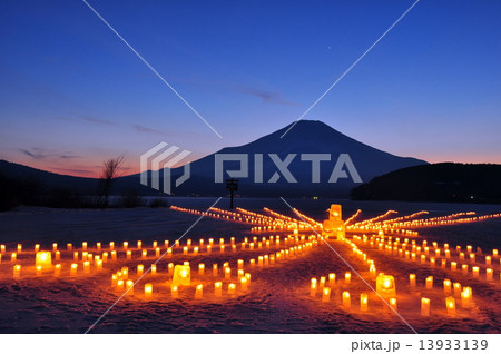 山中湖からの富士山とアイスキャンドル 山中湖からの富士山とアイスキャンドル 13933139