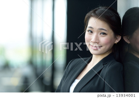 One young successful Chinese businesswoman 13934001