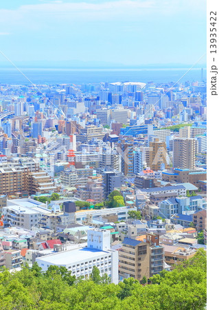 都市風景　高層ビル群 13935422
